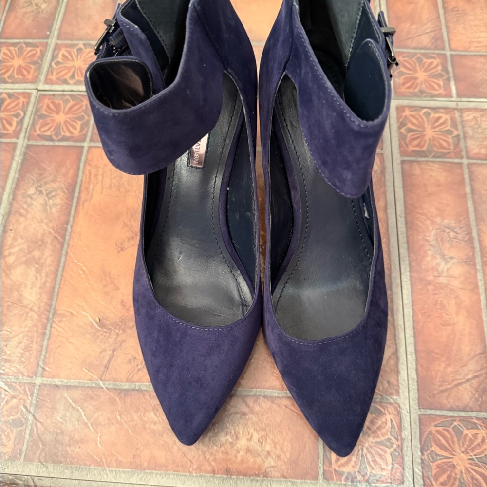 Elegant Women's navy Heels